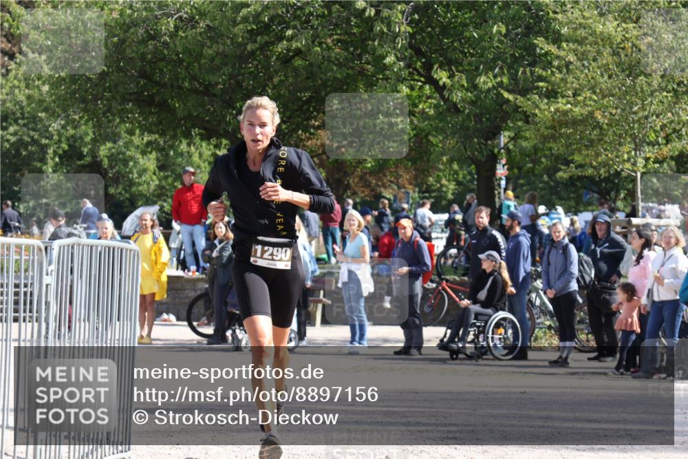 14.09.2025 - Stadtparktriathlon Strokosch-Dieckow http://msf.ph/oto/8897156 14.09.2025 13:30:15 Ziel 1290 meine-sportfotos.de