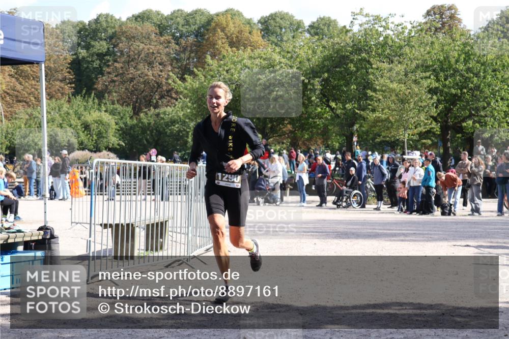 14.09.2025 - Stadtparktriathlon Strokosch-Dieckow http://msf.ph/oto/8897161 14.09.2025 13:30:16 Ziel 1290 meine-sportfotos.de