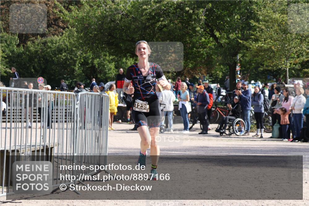 14.09.2025 - Stadtparktriathlon Strokosch-Dieckow http://msf.ph/oto/8897166 14.09.2025 13:31:06 Ziel 1239 meine-sportfotos.de