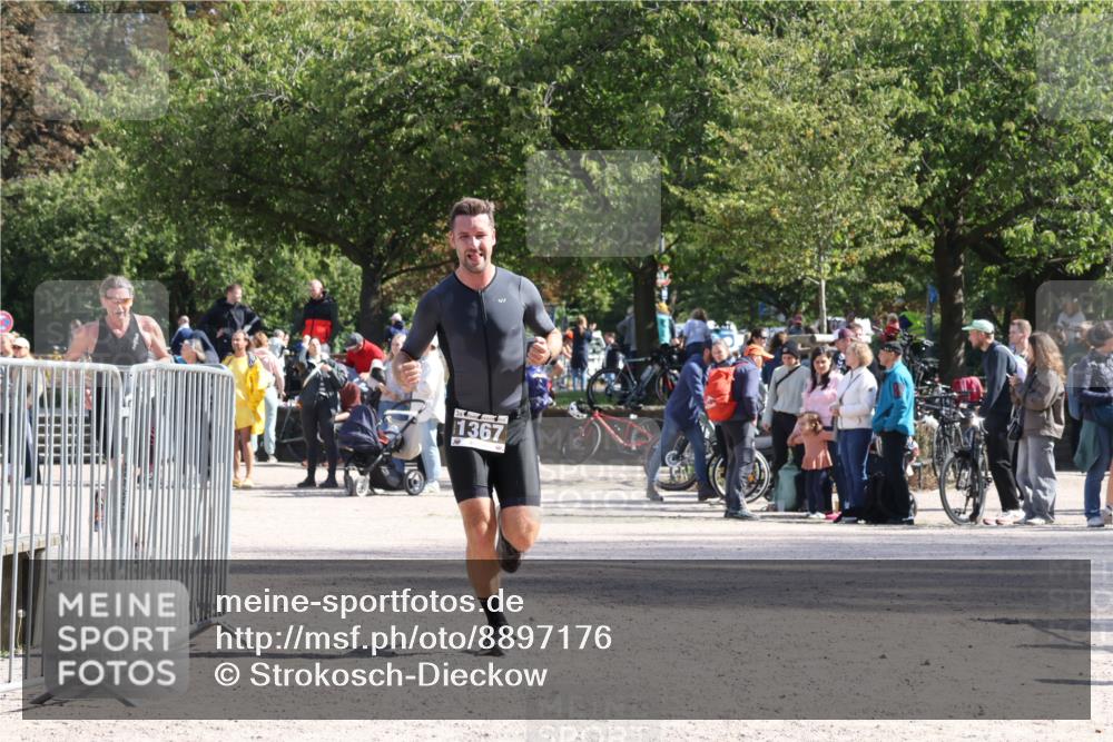 14.09.2025 - Stadtparktriathlon Strokosch-Dieckow http://msf.ph/oto/8897176 14.09.2025 13:31:18 Ziel 1297, 1367 meine-sportfotos.de