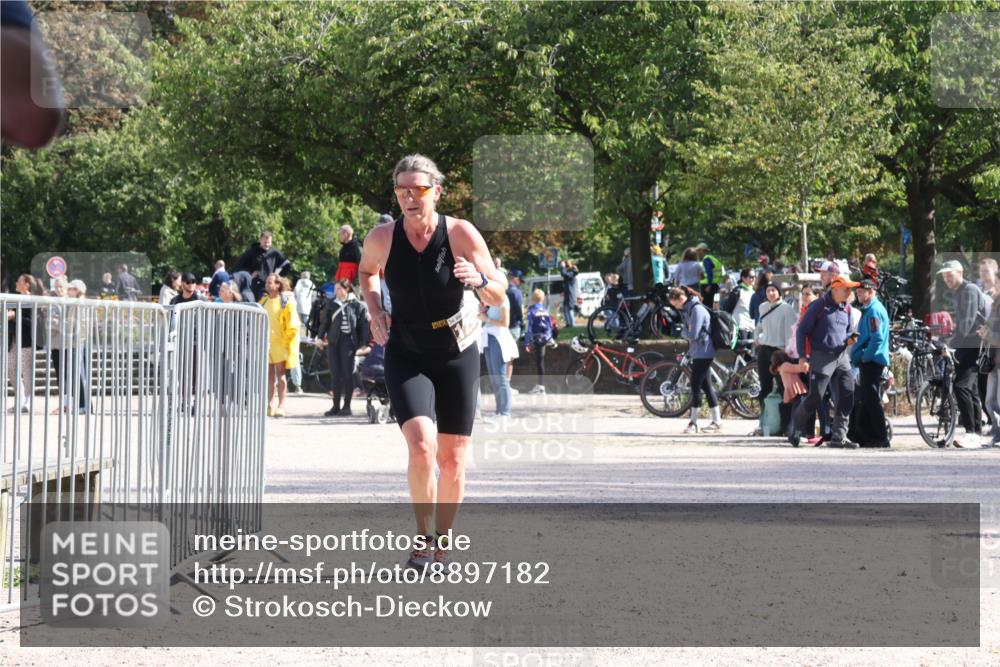 14.09.2025 - Stadtparktriathlon Strokosch-Dieckow http://msf.ph/oto/8897182 14.09.2025 13:31:21 Ziel 1297, 1367 meine-sportfotos.de