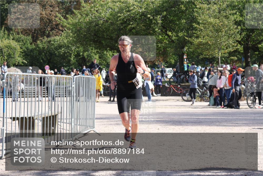 14.09.2025 - Stadtparktriathlon Strokosch-Dieckow http://msf.ph/oto/8897184 14.09.2025 13:31:22 Ziel 1297, 1367 meine-sportfotos.de