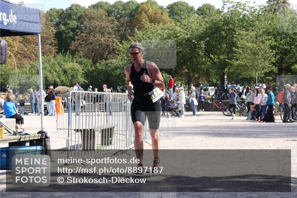 14.09.2025 - Stadtparktriathlon Strokosch-Dieckow http://msf.ph/oto/8897187 14.09.2025 13:31:22 Ziel 1297, 1367 meine-sportfotos.de