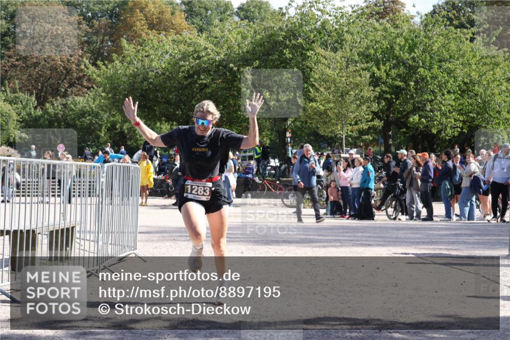 14.09.2025 - Stadtparktriathlon Strokosch-Dieckow http://msf.ph/oto/8897195 14.09.2025 13:31:43 Ziel 1283 meine-sportfotos.de