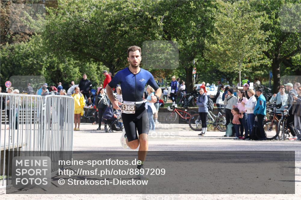 14.09.2025 - Stadtparktriathlon Strokosch-Dieckow http://msf.ph/oto/8897209 14.09.2025 13:32:12 Ziel 1365 meine-sportfotos.de
