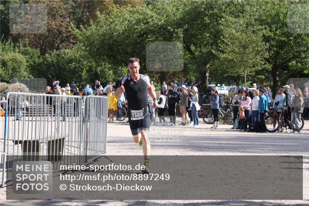 14.09.2025 - Stadtparktriathlon Strokosch-Dieckow http://msf.ph/oto/8897249 14.09.2025 13:32:57 Ziel 1386, 1388 meine-sportfotos.de