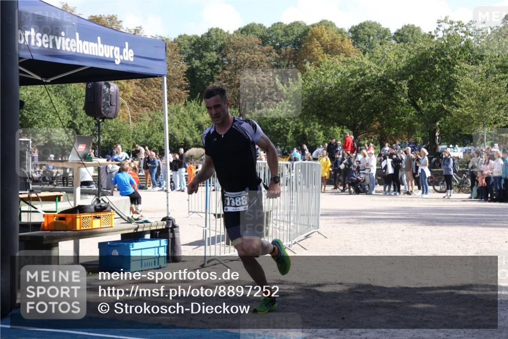 14.09.2025 - Stadtparktriathlon Strokosch-Dieckow http://msf.ph/oto/8897252 14.09.2025 13:32:58 Ziel 1386, 1388 meine-sportfotos.de