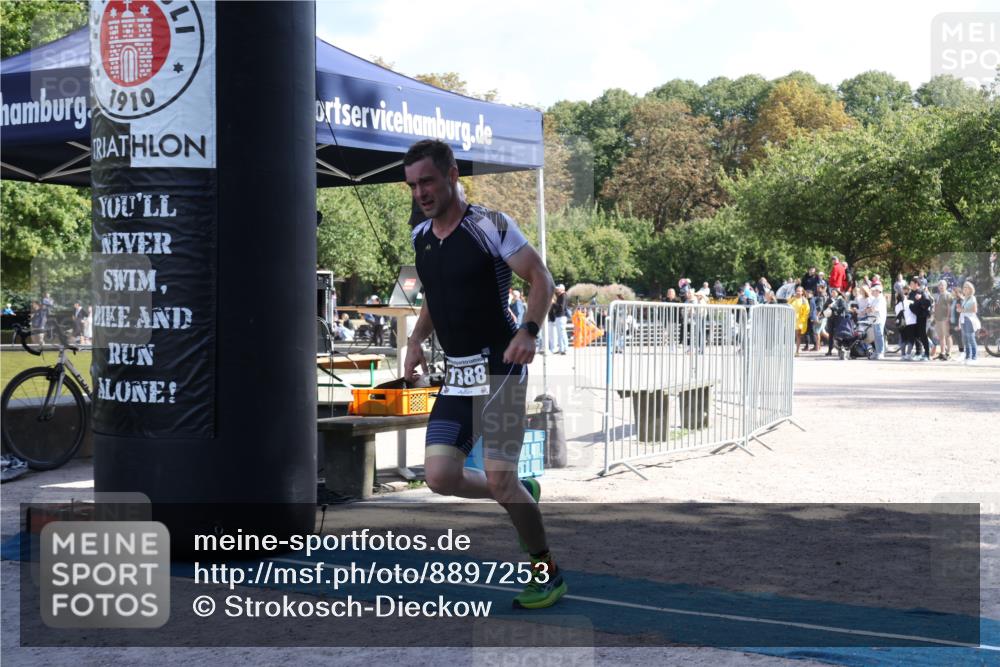 14.09.2025 - Stadtparktriathlon Strokosch-Dieckow http://msf.ph/oto/8897253 14.09.2025 13:32:58 Ziel 1386, 1388 meine-sportfotos.de