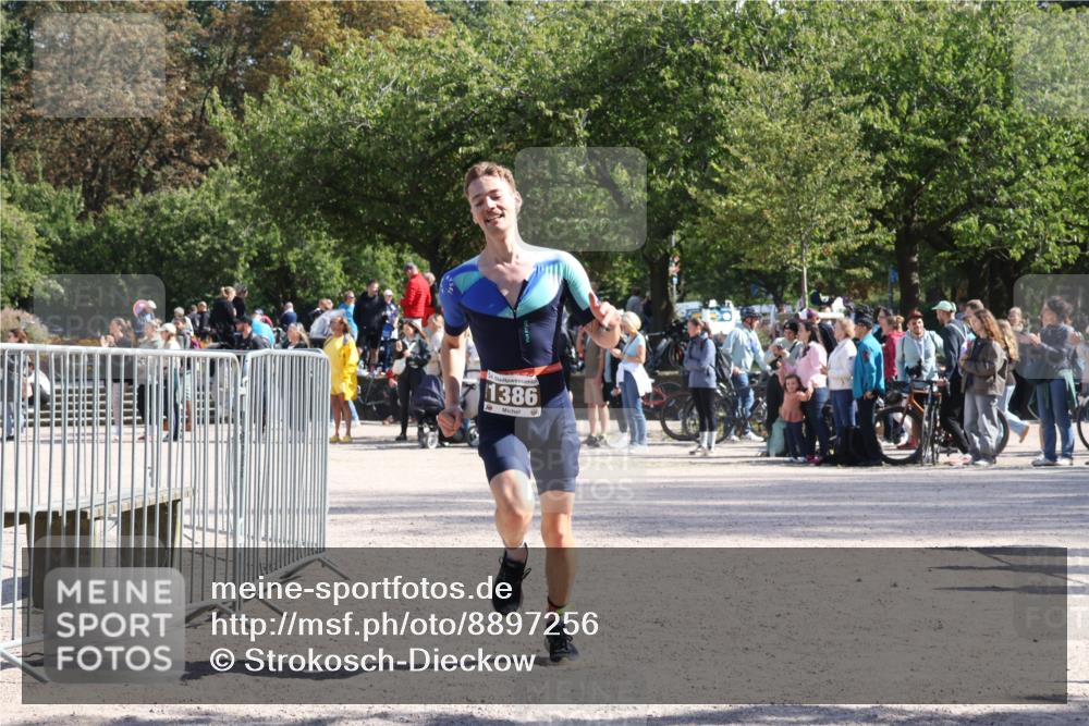 14.09.2025 - Stadtparktriathlon Strokosch-Dieckow http://msf.ph/oto/8897256 14.09.2025 13:33:02 Ziel 1355, 1386, 1388 meine-sportfotos.de