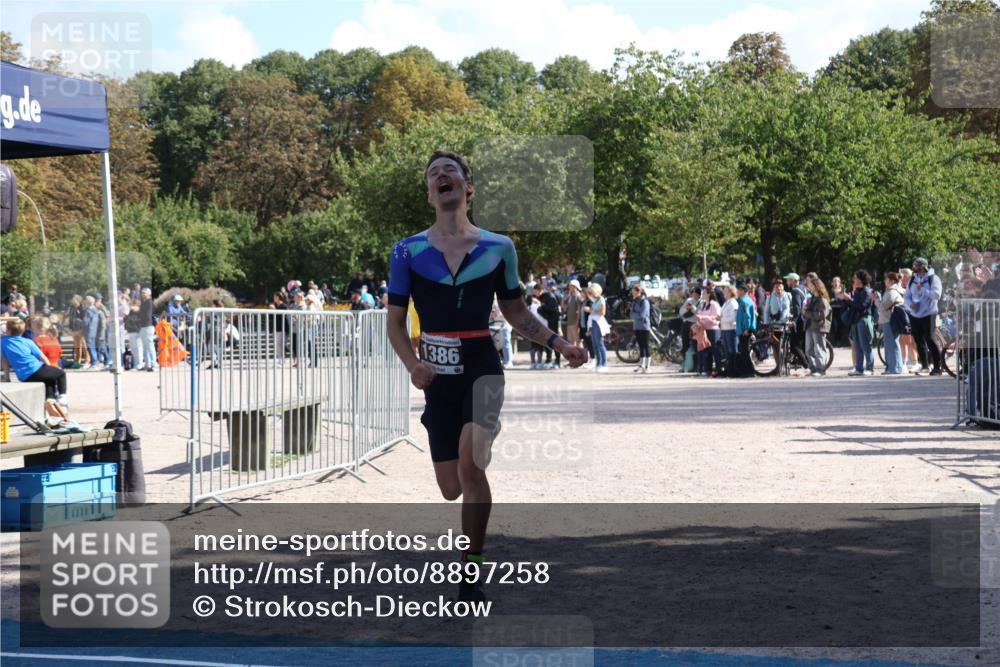 14.09.2025 - Stadtparktriathlon Strokosch-Dieckow http://msf.ph/oto/8897258 14.09.2025 13:33:03 Ziel 1355, 1386, 1388 meine-sportfotos.de