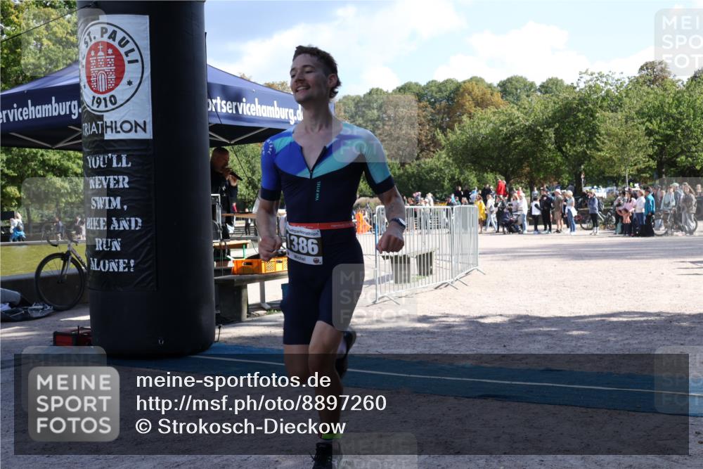 14.09.2025 - Stadtparktriathlon Strokosch-Dieckow http://msf.ph/oto/8897260 14.09.2025 13:33:04 Ziel 1355, 1386, 1388 meine-sportfotos.de