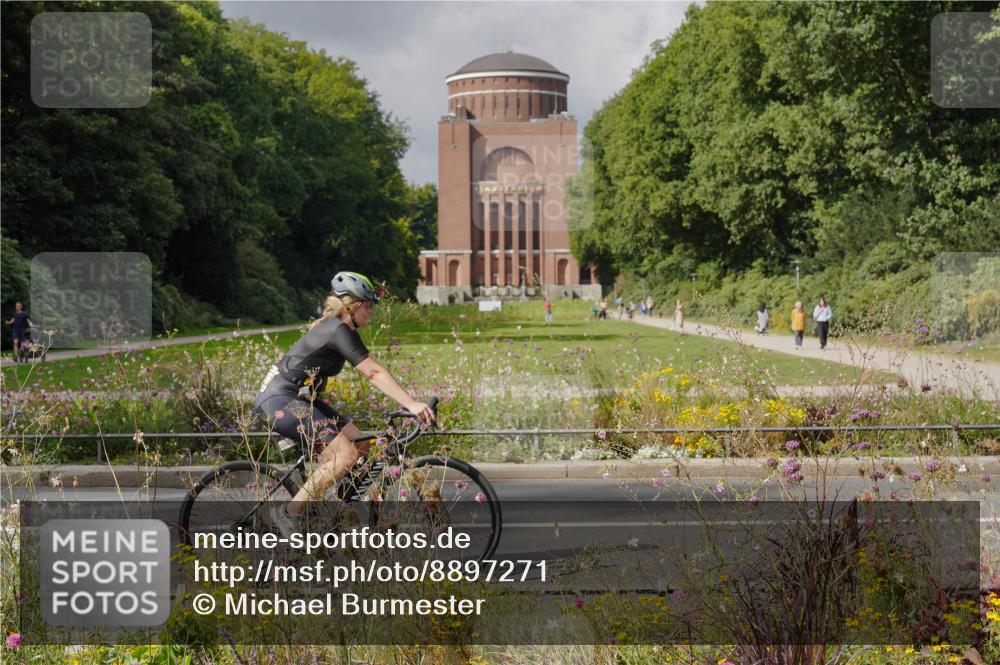 14.09.2025 - Stadtparktriathlon Michael Burmester http://msf.ph/oto/8897271 14.09.2025 12:33:53 Radfahren 1208, 1246, 1260, 1276, 1297, 1304 meine-sportfotos.de