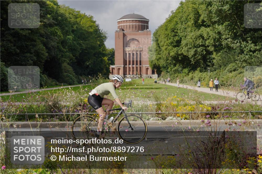 14.09.2025 - Stadtparktriathlon Michael Burmester http://msf.ph/oto/8897276 14.09.2025 12:33:55 Radfahren 1208, 1246, 1260, 1276, 1297, 1304 meine-sportfotos.de