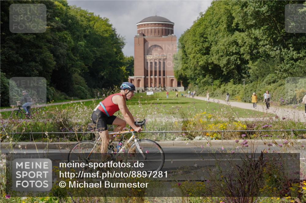 14.09.2025 - Stadtparktriathlon Michael Burmester http://msf.ph/oto/8897281 14.09.2025 12:34:01 Radfahren 1208, 1260, 1304 meine-sportfotos.de