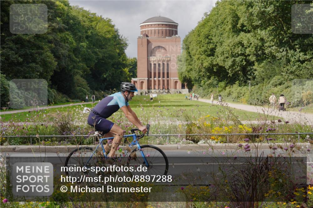 14.09.2025 - Stadtparktriathlon Michael Burmester http://msf.ph/oto/8897288 14.09.2025 12:34:20 Radfahren 1149, 1167, 1382 meine-sportfotos.de