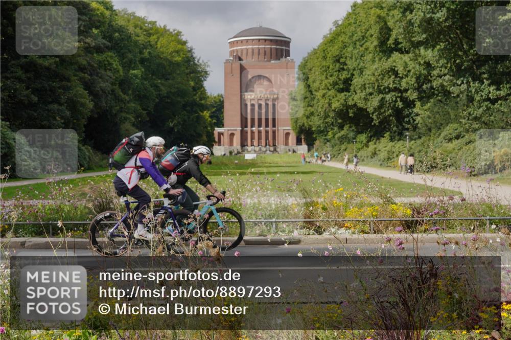 14.09.2025 - Stadtparktriathlon Michael Burmester http://msf.ph/oto/8897293 14.09.2025 12:34:36 Radfahren 1126, 1250, 1307 meine-sportfotos.de