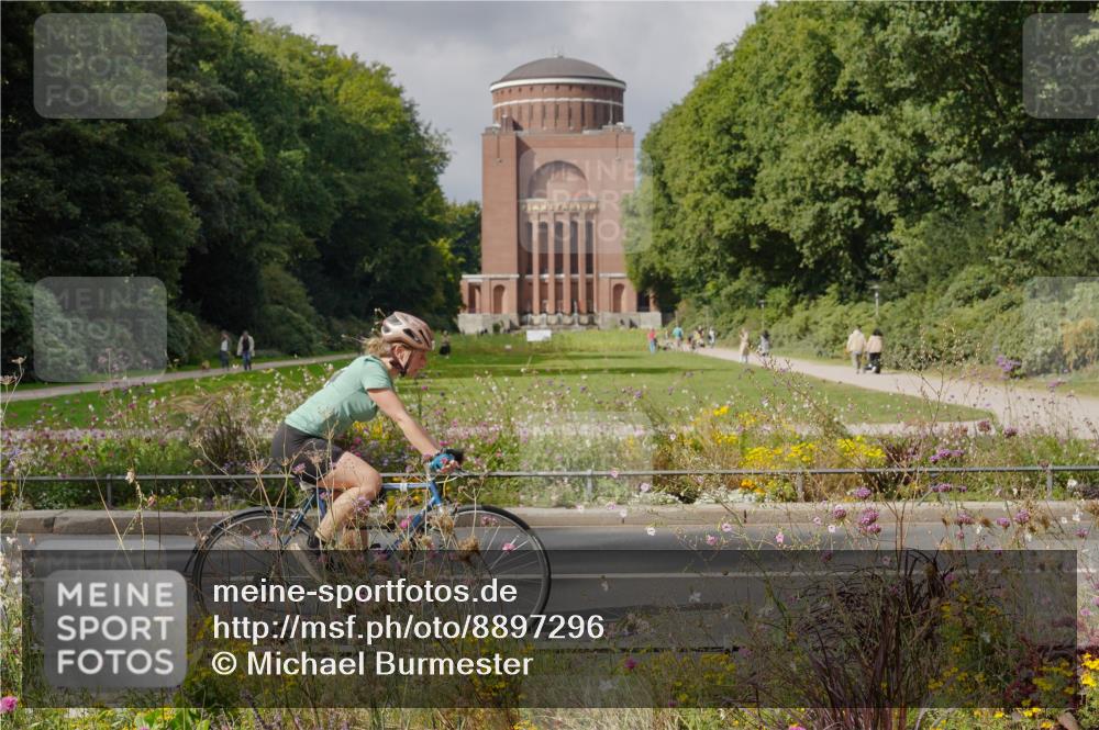 14.09.2025 - Stadtparktriathlon Michael Burmester http://msf.ph/oto/8897296 14.09.2025 12:34:38 Radfahren 1126, 1250, 1307 meine-sportfotos.de