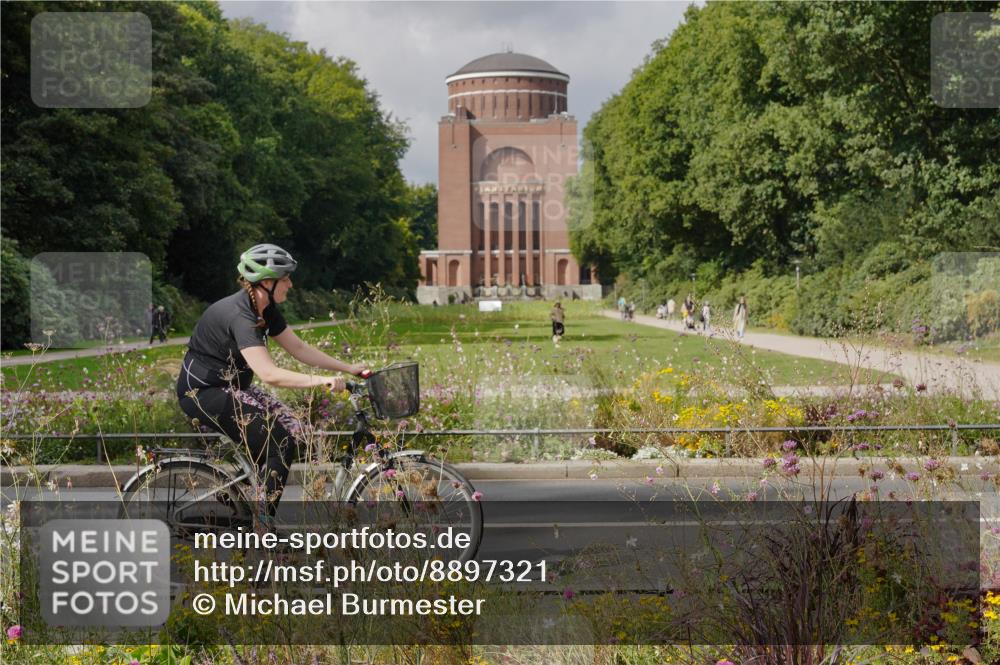 14.09.2025 - Stadtparktriathlon Michael Burmester http://msf.ph/oto/8897321 14.09.2025 12:35:23 Radfahren 1223, 1267, 1275, 1411 meine-sportfotos.de