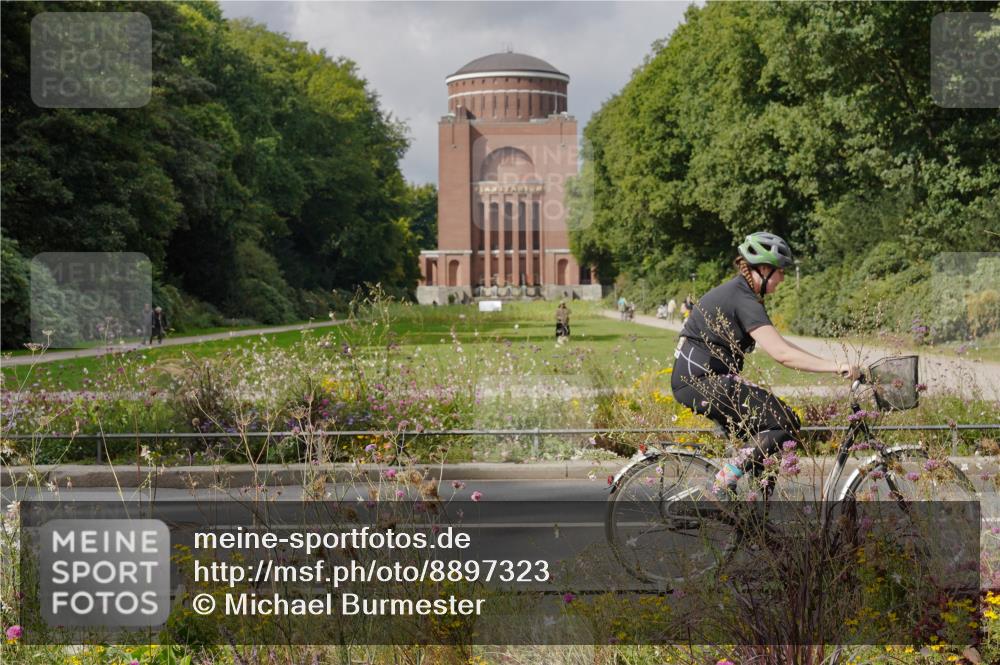 14.09.2025 - Stadtparktriathlon Michael Burmester http://msf.ph/oto/8897323 14.09.2025 12:35:23 Radfahren 1223, 1267, 1275, 1411 meine-sportfotos.de