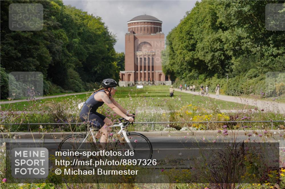 14.09.2025 - Stadtparktriathlon Michael Burmester http://msf.ph/oto/8897326 14.09.2025 12:35:29 Radfahren 1267, 1275, 1303, 1385, 1411 meine-sportfotos.de