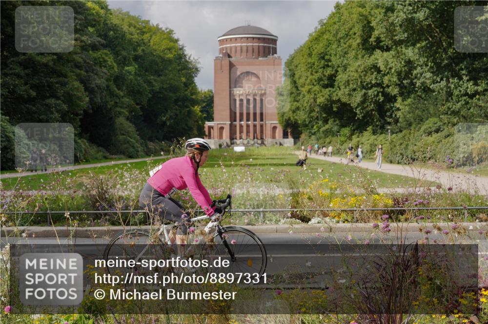 14.09.2025 - Stadtparktriathlon Michael Burmester http://msf.ph/oto/8897331 14.09.2025 12:35:32 Radfahren 1267, 1303, 1385, 1400, 1411 meine-sportfotos.de