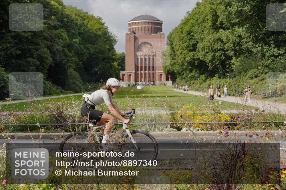 14.09.2025 - Stadtparktriathlon Michael Burmester http://msf.ph/oto/8897340 14.09.2025 12:35:43 Radfahren 1218, 1244, 1252, 1296, 1385, 1391, 1400, 1415 meine-sportfotos.de
