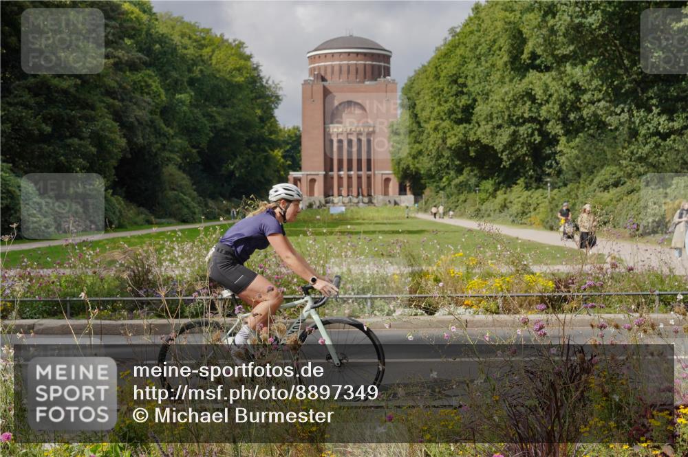 14.09.2025 - Stadtparktriathlon Michael Burmester http://msf.ph/oto/8897349 14.09.2025 12:35:51 Radfahren 1218, 1244, 1292, 1296, 1355, 1373 meine-sportfotos.de
