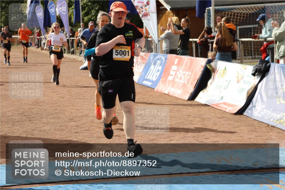 14.09.2025 - Airport Race Strokosch-Dieckow http://msf.ph/oto/8897352 14.09.2025 12:22:01 Ziel 431, 435, 573, 721, 1187, 1201, 1410, 1772, 4192, 4261, 5001, 5410 meine-sportfotos.de