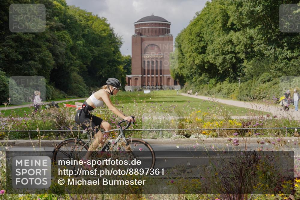 14.09.2025 - Stadtparktriathlon Michael Burmester http://msf.ph/oto/8897361 14.09.2025 12:36:07 Radfahren 1176, 1286, 1399 meine-sportfotos.de