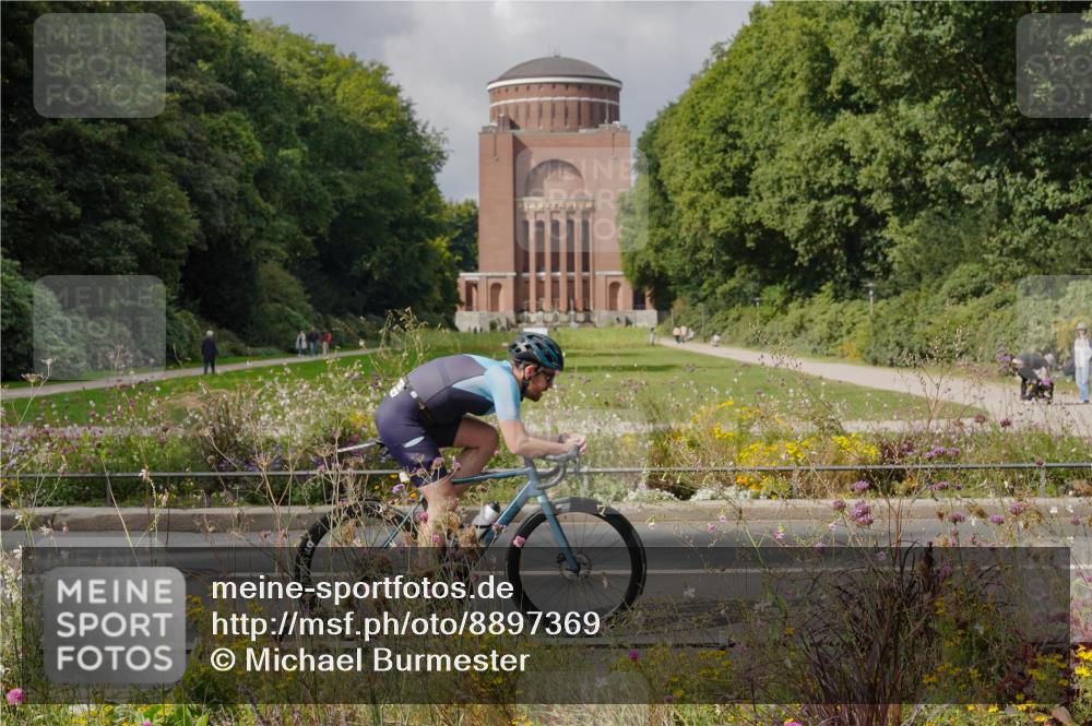 14.09.2025 - Stadtparktriathlon Michael Burmester http://msf.ph/oto/8897369 14.09.2025 12:36:20 Radfahren 1299, 1339, 1351, 1352 meine-sportfotos.de