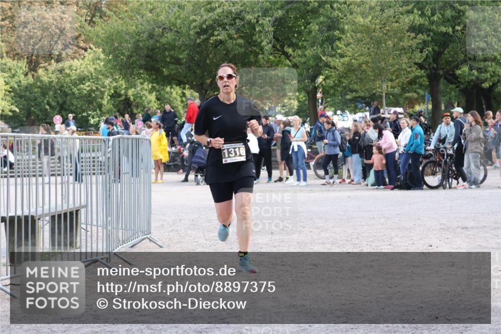 14.09.2025 - Stadtparktriathlon Strokosch-Dieckow http://msf.ph/oto/8897375 14.09.2025 13:34:55 Ziel 1272, 1316 meine-sportfotos.de