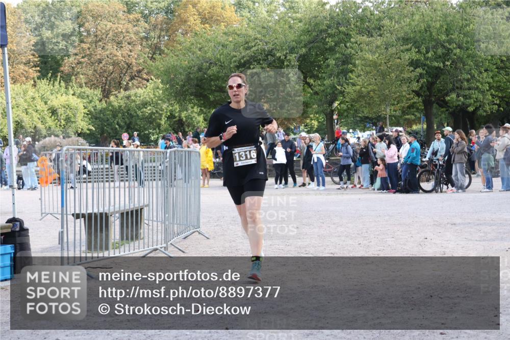 14.09.2025 - Stadtparktriathlon Strokosch-Dieckow http://msf.ph/oto/8897377 14.09.2025 13:34:56 Ziel 1272, 1316 meine-sportfotos.de