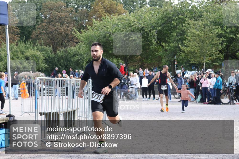 14.09.2025 - Stadtparktriathlon Strokosch-Dieckow http://msf.ph/oto/8897396 14.09.2025 13:35:22 Ziel 1215, 1391 meine-sportfotos.de