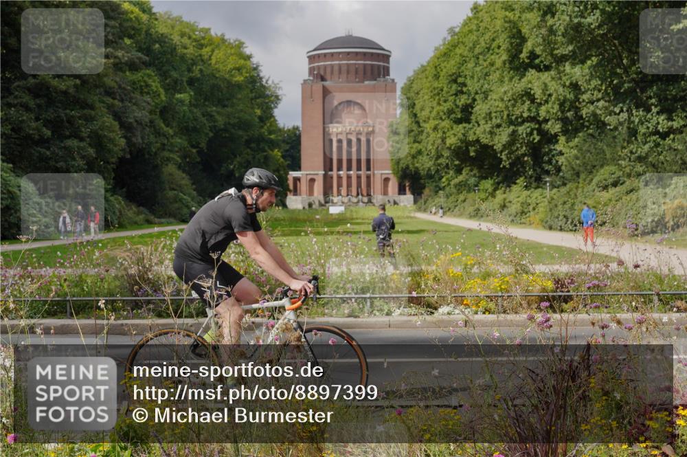 14.09.2025 - Stadtparktriathlon Michael Burmester http://msf.ph/oto/8897399 14.09.2025 12:36:56 Radfahren 1298, 1311, 1315, 1361, 1365, 1380, 1388, 1405 meine-sportfotos.de