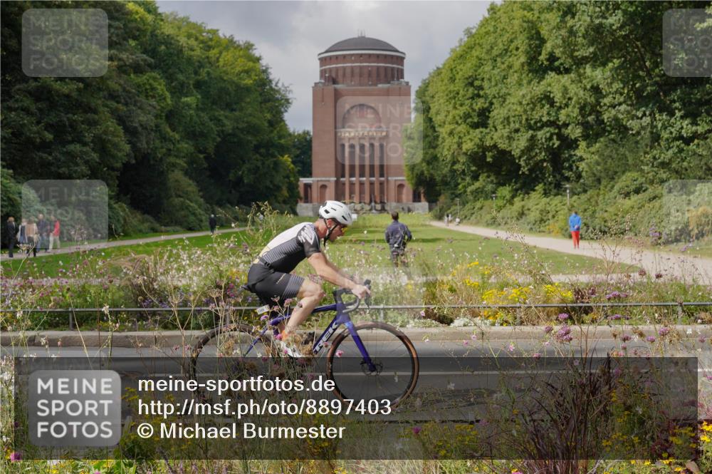 14.09.2025 - Stadtparktriathlon Michael Burmester http://msf.ph/oto/8897403 14.09.2025 12:37:02 Radfahren 1215, 1293, 1315, 1380, 1388 meine-sportfotos.de