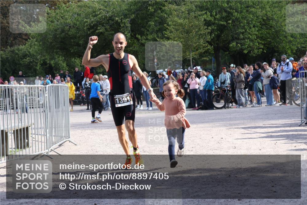 14.09.2025 - Stadtparktriathlon Strokosch-Dieckow http://msf.ph/oto/8897405 14.09.2025 13:35:25 Ziel 1215, 1391 meine-sportfotos.de