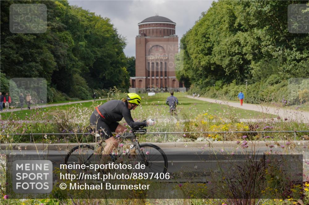 14.09.2025 - Stadtparktriathlon Michael Burmester http://msf.ph/oto/8897406 14.09.2025 12:37:06 Radfahren 1215, 1293, 1388 meine-sportfotos.de