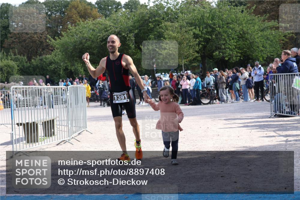 14.09.2025 - Stadtparktriathlon Strokosch-Dieckow http://msf.ph/oto/8897408 14.09.2025 13:35:26 Ziel 1215, 1391 meine-sportfotos.de