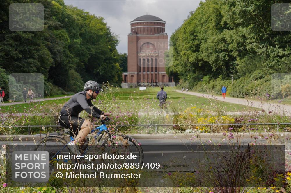 14.09.2025 - Stadtparktriathlon Michael Burmester http://msf.ph/oto/8897409 14.09.2025 12:37:07 Radfahren 1215, 1293, 1388 meine-sportfotos.de