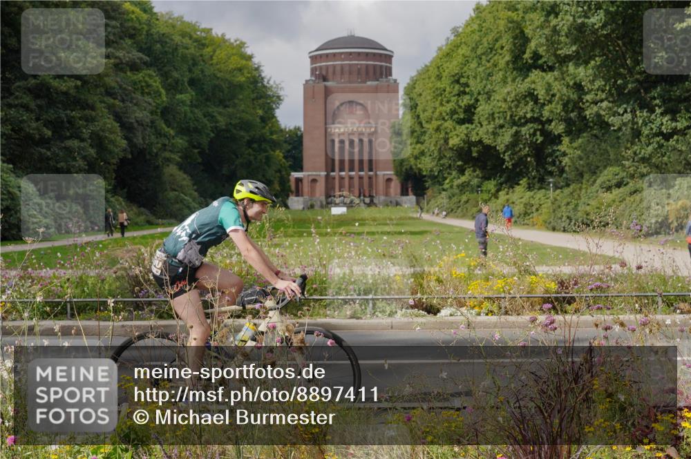 14.09.2025 - Stadtparktriathlon Michael Burmester http://msf.ph/oto/8897411 14.09.2025 12:37:16 Radfahren 1200, 1283, 1322, 1356, 1367, 1381, 1386, 1404, 1407 meine-sportfotos.de