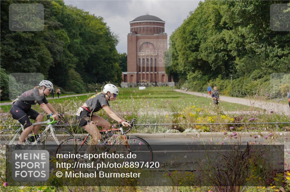 14.09.2025 - Stadtparktriathlon Michael Burmester http://msf.ph/oto/8897420 14.09.2025 12:37:19 Radfahren 1200, 1283, 1322, 1356, 1367, 1381, 1386, 1404, 1407 meine-sportfotos.de