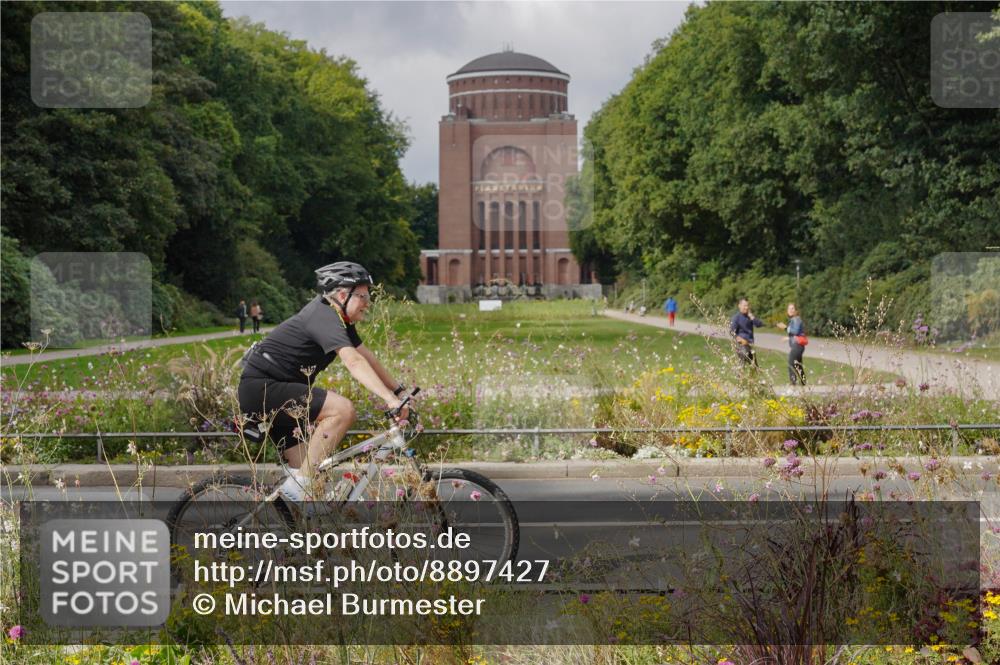 14.09.2025 - Stadtparktriathlon Michael Burmester http://msf.ph/oto/8897427 14.09.2025 12:37:31 Radfahren 1142, 1169, 1256, 1319, 1420 meine-sportfotos.de