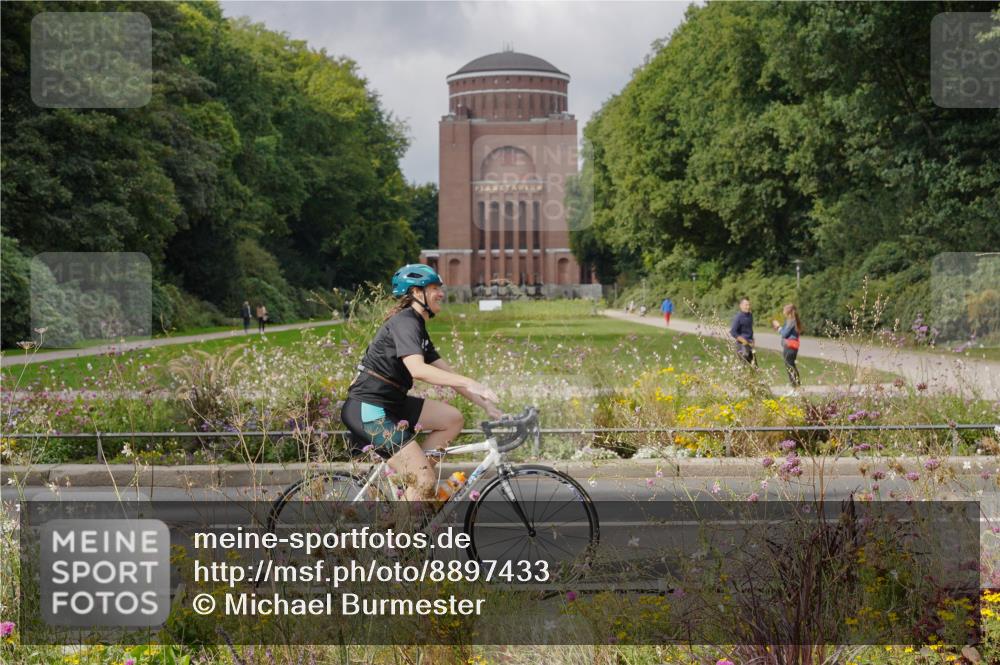 14.09.2025 - Stadtparktriathlon Michael Burmester http://msf.ph/oto/8897433 14.09.2025 12:37:32 Radfahren 1142, 1169, 1256, 1319, 1420 meine-sportfotos.de