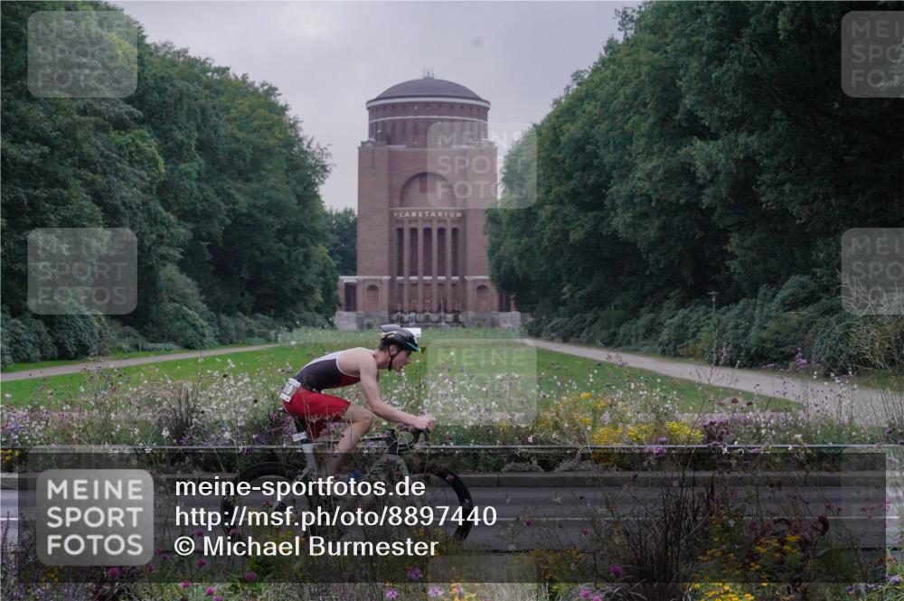 14.09.2025 - Stadtparktriathlon Michael Burmester http://msf.ph/oto/8897440 14.09.2025 08:53:21 Radfahren 310 meine-sportfotos.de