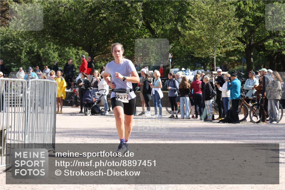 14.09.2025 - Stadtparktriathlon Strokosch-Dieckow http://msf.ph/oto/8897451 14.09.2025 13:35:57 Ziel 1232, 1353 meine-sportfotos.de