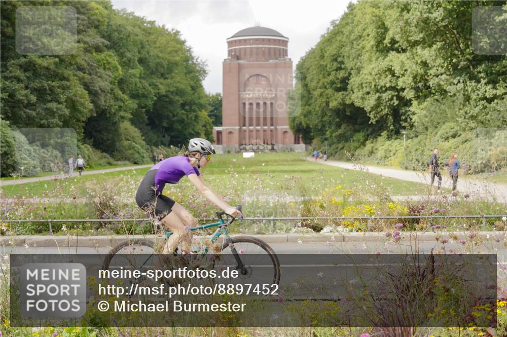 14.09.2025 - Stadtparktriathlon Michael Burmester http://msf.ph/oto/8897452 14.09.2025 12:37:49 Radfahren 1291, 1396 meine-sportfotos.de