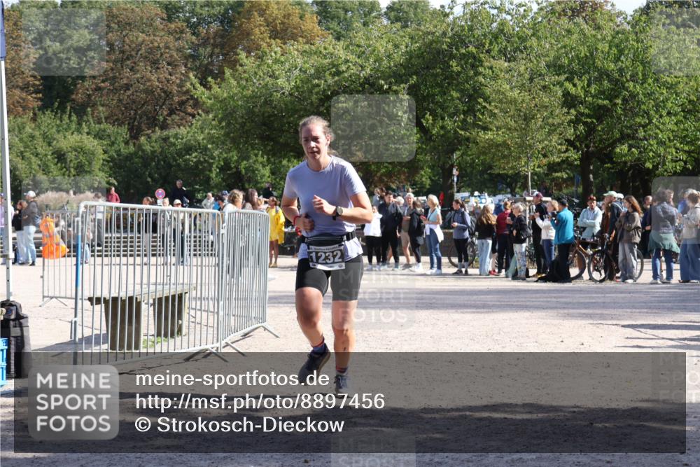 14.09.2025 - Stadtparktriathlon Strokosch-Dieckow http://msf.ph/oto/8897456 14.09.2025 13:35:58 Ziel 1232 meine-sportfotos.de