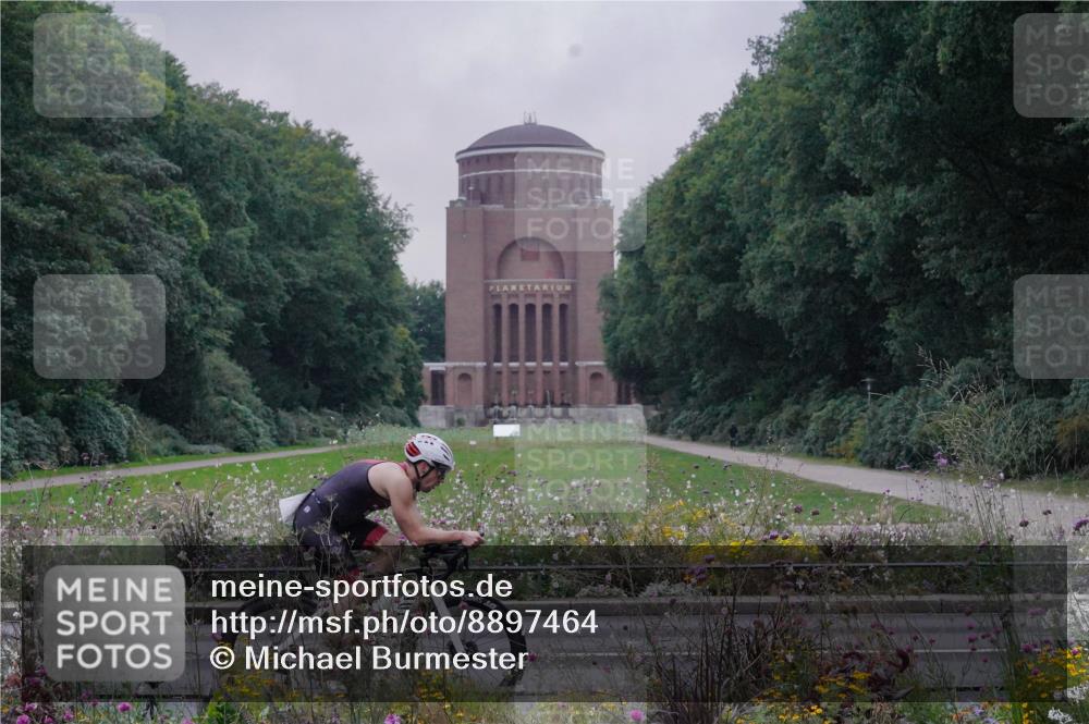 14.09.2025 - Stadtparktriathlon Michael Burmester http://msf.ph/oto/8897464 14.09.2025 08:54:04 Radfahren 309, 334, 355 meine-sportfotos.de