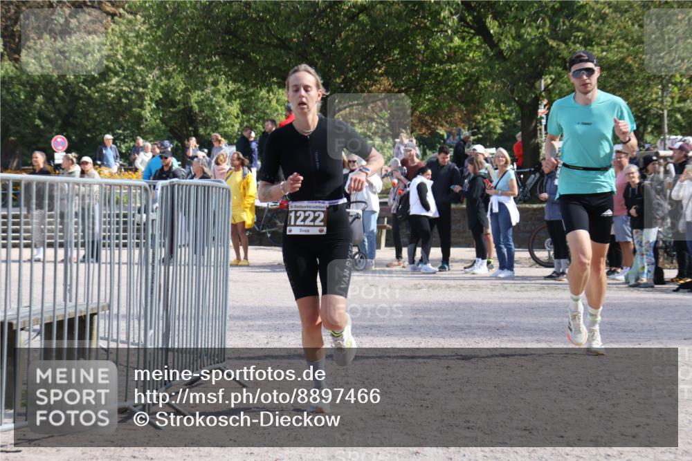 14.09.2025 - Stadtparktriathlon Strokosch-Dieckow http://msf.ph/oto/8897466 14.09.2025 13:36:20 Ziel 1222, 1359 meine-sportfotos.de