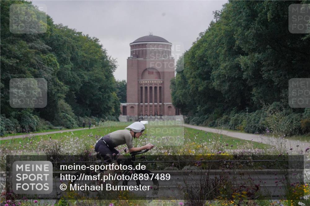 14.09.2025 - Stadtparktriathlon Michael Burmester http://msf.ph/oto/8897489 14.09.2025 08:54:40 Radfahren 335 meine-sportfotos.de